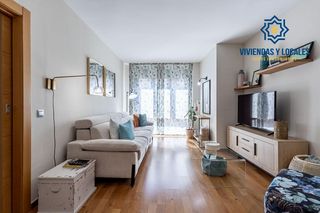 Pis  Calle picos de europa (lan). Magnífica vivienda en venta en la calle picos de europa granada