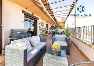 Attique à Barrio de la Vega. Ático con terraza y vistas espectaculares en el barrio de monach