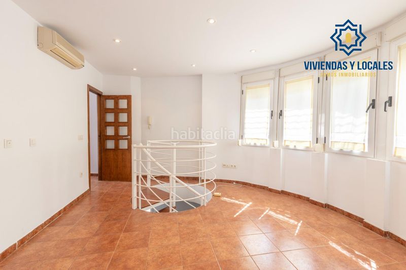 Foto b7df3fa8-f50b-405a-9f0f-9604a9dfe6e8. Tríplex amb aparcament a Cájar