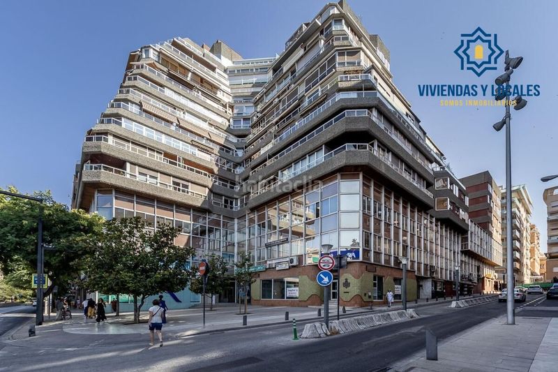 Foto 1adf30af-87ee-4930-9745-65e35458a8f0. Piso elegante piso en el edificio la pirámide, en pleno corazón en Granada