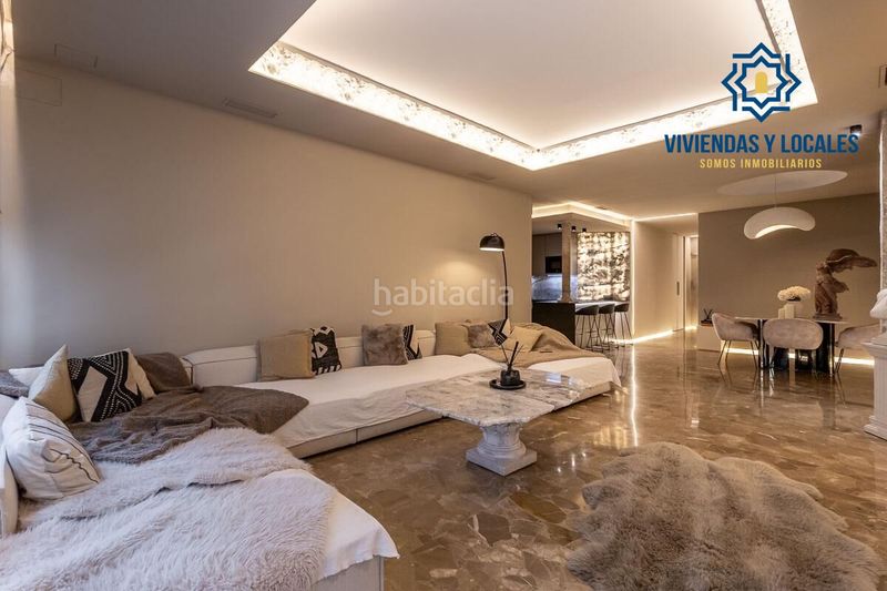 Foto 72205d3e-d91f-4417-8f46-d8af174c61d2. Piso elegante piso en el edificio la pirámide, en pleno corazón en Granada