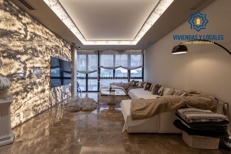Foto a410056f-dda6-4715-82bb-bc1378e7565b. Piso elegante piso en el edificio la pirámide, en pleno corazón en Granada