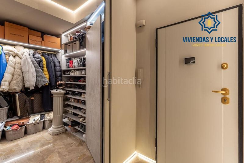 Foto a86086e8-1d76-47a7-8cf4-53f99958939d. Piso elegante piso en el edificio la pirámide, en pleno corazón en Granada