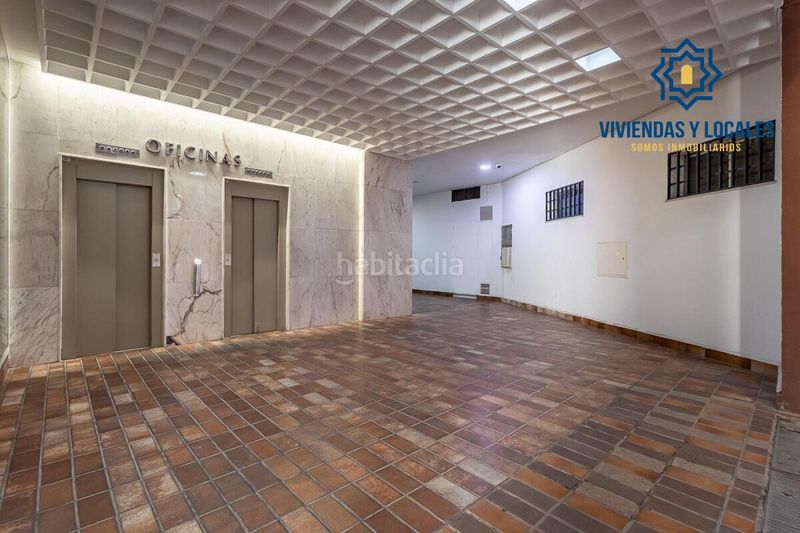 Foto b632de14-a2ad-49dd-8693-7cddc7f1d5b3. Piso elegante piso en el edificio la pirámide, en pleno corazón en Granada