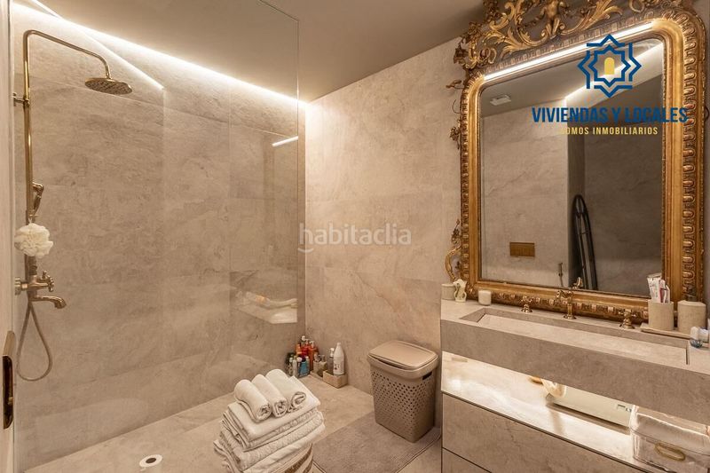 Foto be54230e-a2f3-4d4a-b43d-fc548b4b81c4. Piso elegante piso en el edificio la pirámide, en pleno corazón en Granada