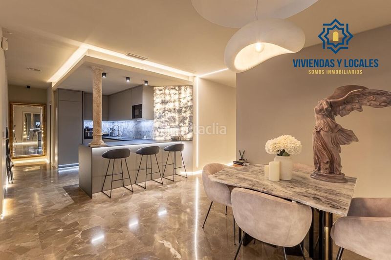 Foto bebea980-8487-4914-9412-b7d637a872ec. Piso elegante piso en el edificio la pirámide, en pleno corazón en Granada