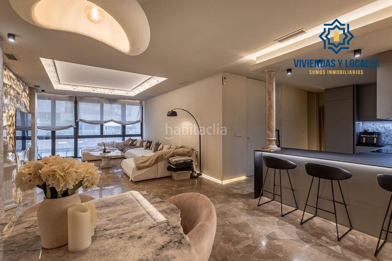 Foto c1264f02-8f78-4c65-adc9-cd553d84829c. Piso elegante piso en el edificio la pirámide, en pleno corazón en Granada