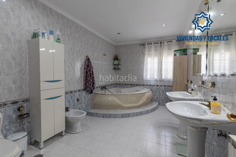Foto 94761c4c-baaf-4272-96ae-e04729f08811. Casa amb calefacció aparcament a Láchar