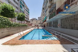 Flat  Calle adelfa. Elegancia y amplitud en jardín de la reina
