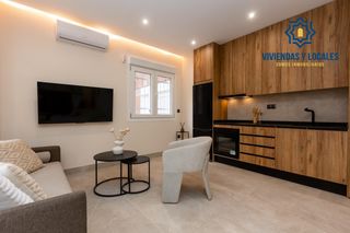 Apartament a San Francisco Javier. Piso en esquina reformado a estrenar junto al centro!