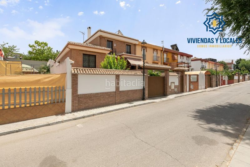 Foto f00b5720-5267-48c5-8ffb-165383da94e4. Casa aparellada amb aparcament piscina a Ogíjares