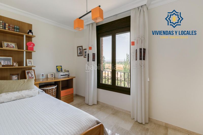 Foto f893d2b3-6ee0-4508-b559-dc06a924dc60. Casa aparellada amb aparcament piscina a Ogíjares