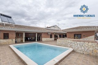 Chalet in Santa Fe. Chalet en planta baja en pedro ruiz, santa fe