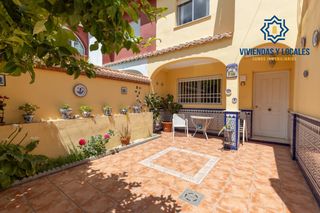 Casa adossada a Avda. De los Ogíjares