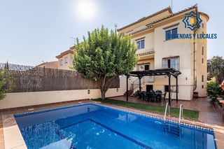 Casa aparellada  Calle carlos cano (hi). Fantástica pareada en híjar las gabias