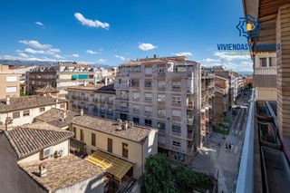 Flat  Calle tejeiro 2. Piso singular en pleno centro de granada, junto a recogidas, en