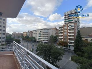 Location Appartement  Avenida de la constitución. Amplio piso en esquina constitución sin amueblar