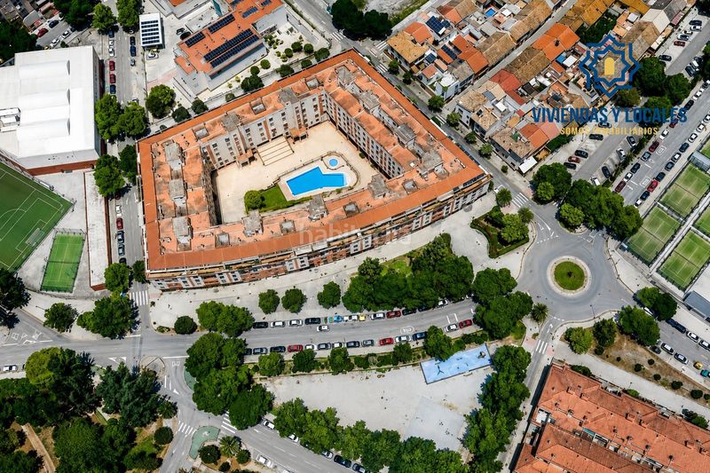 Foto a690586e-f5e7-4d28-95f0-546e2c764fe5. Pis amb aparcament piscina a Rosaleda - Juventud Granada