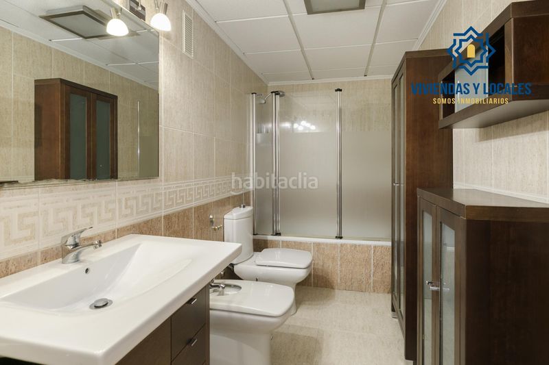 Foto b7ea0035-92dd-4ac9-8bad-71387327645a. Pis amb aparcament piscina a Rosaleda - Juventud Granada