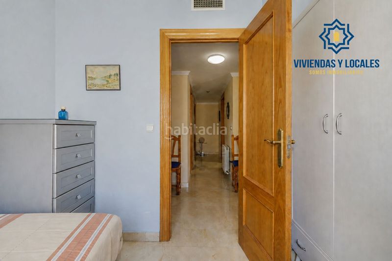 Foto c41cb8e9-5780-496a-a151-ee6bd8639e04. Pis amb aparcament piscina a Rosaleda - Juventud Granada