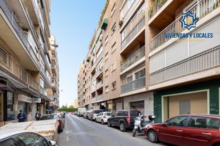 Pis  Calle jose recuerda. Junto parque garcia lorca