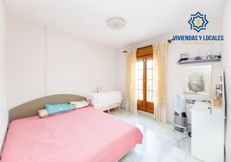 Foto 10aaf685-e237-4d17-a03d-51c6f618e351. Casa adossada amb piscina a Cájar
