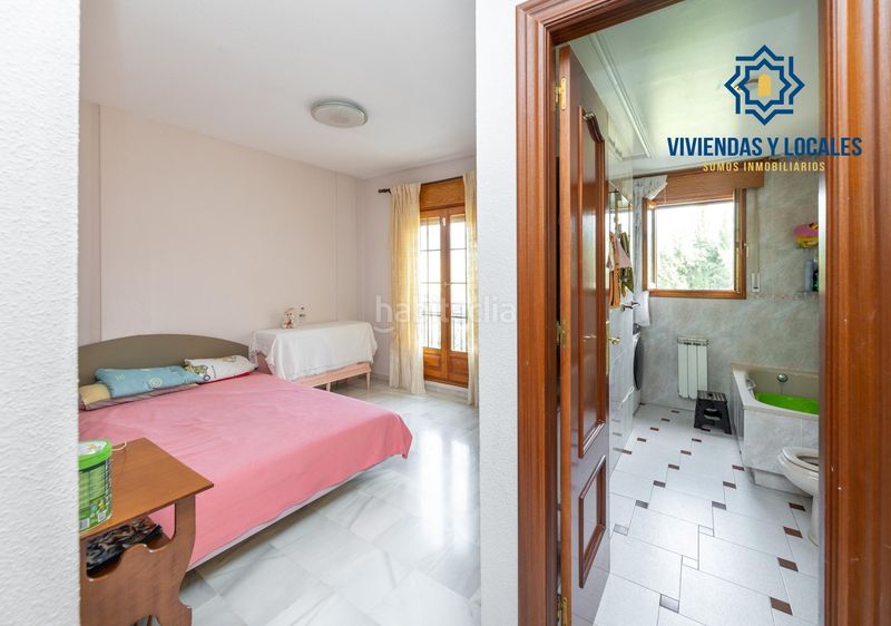 Foto a6314c1b-a660-4388-8992-bb447a1d79d5. Casa adossada amb piscina a Cájar