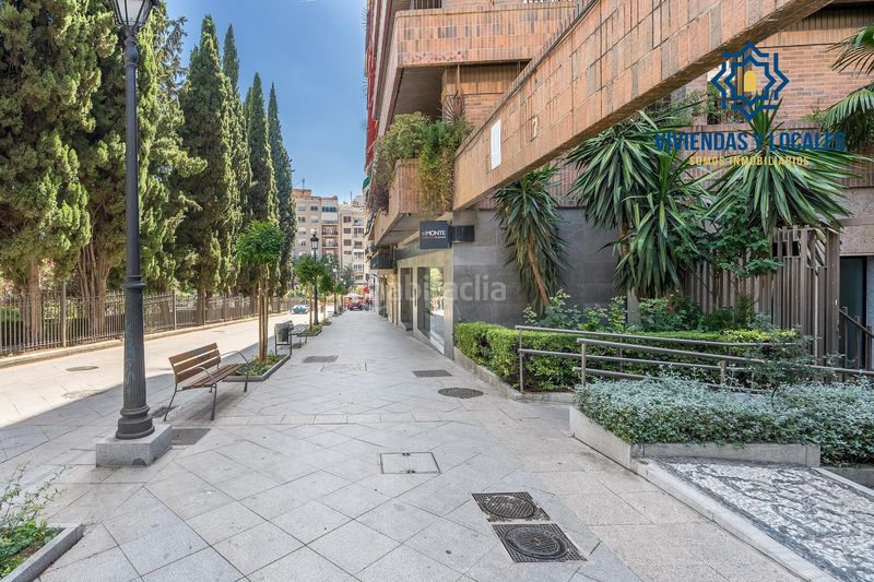 Foto cc3dde97-760a-45e7-8713-2f17bbe71884. Planta baja precioso estudio de lujo en urbanizacion triunfo jardin en Granada