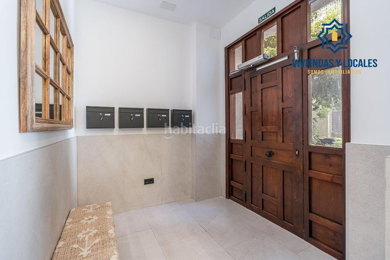 Foto ce3ec1ba-b416-4ef4-8122-4bfad4b06cfa. Planta baja precioso estudio de lujo en urbanizacion triunfo jardin en Granada