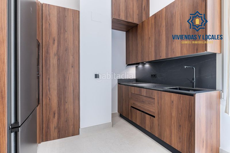 Foto d8bd70e0-47ce-471b-b457-2fc3a340ea71. Planta baja precioso estudio de lujo en urbanizacion triunfo jardin en Granada