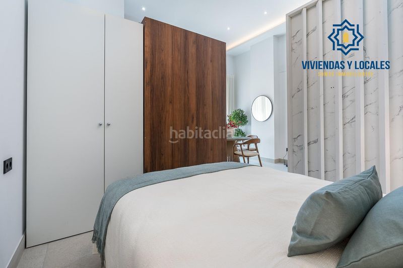 Foto e7ee27a7-52cc-4dd0-b6f7-f969937da5b4. Planta baja precioso estudio de lujo en urbanizacion triunfo jardin en Granada