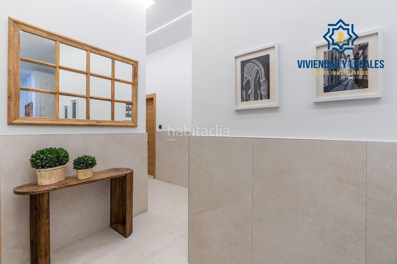 Foto f6b23a7a-2198-4069-8049-f6573ee78f14. Planta baja precioso estudio de lujo en urbanizacion triunfo jardin en Granada