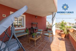 Appartamento in Avenida de virgen del rosario 30. Piso con terraza de 31 m2 y cochera en el centro de hijar