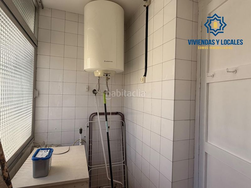 Foto 5412c83a-4b53-4522-adbb-9d15488a9b5b. Alquiler casa disponible casa con patio en carretera de la sierra en Granada