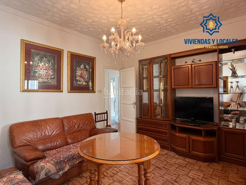 Foto 74d8875e-1067-45d1-b1a9-2bc23476c095. Alquiler casa disponible casa con patio en carretera de la sierra en Granada