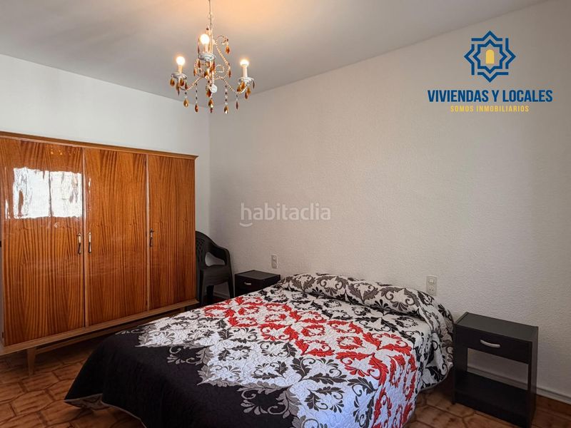 Foto 914dffc1-be93-4226-b30b-0cc233f16401. Alquiler casa disponible casa con patio en carretera de la sierra en Granada