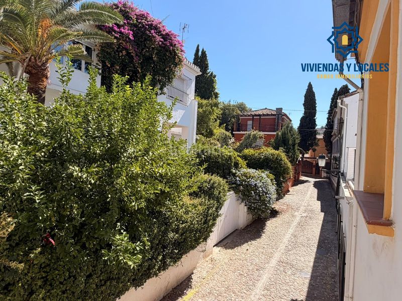 Foto 980f1ead-28f7-4ec1-a426-79a3271f0f8e. Alquiler casa disponible casa con patio en carretera de la sierra en Granada