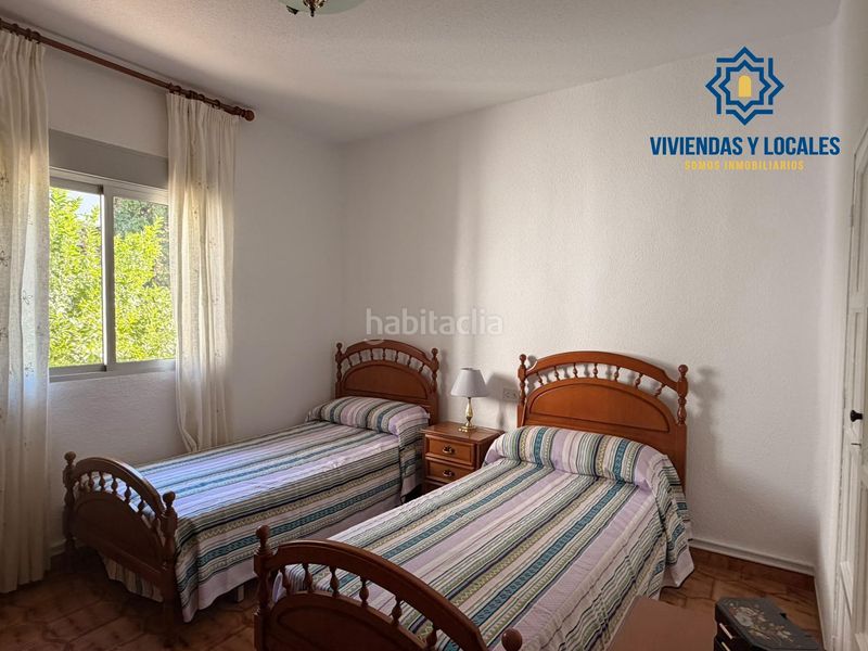 Foto ac221de4-0352-4d48-a7dd-1238b183182c. Alquiler casa disponible casa con patio en carretera de la sierra en Granada