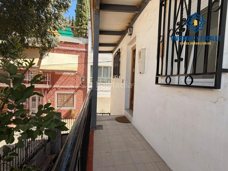 Foto ae9a24b8-89e1-4ec1-82d1-b398488169b1. Alquiler casa disponible casa con patio en carretera de la sierra en Granada
