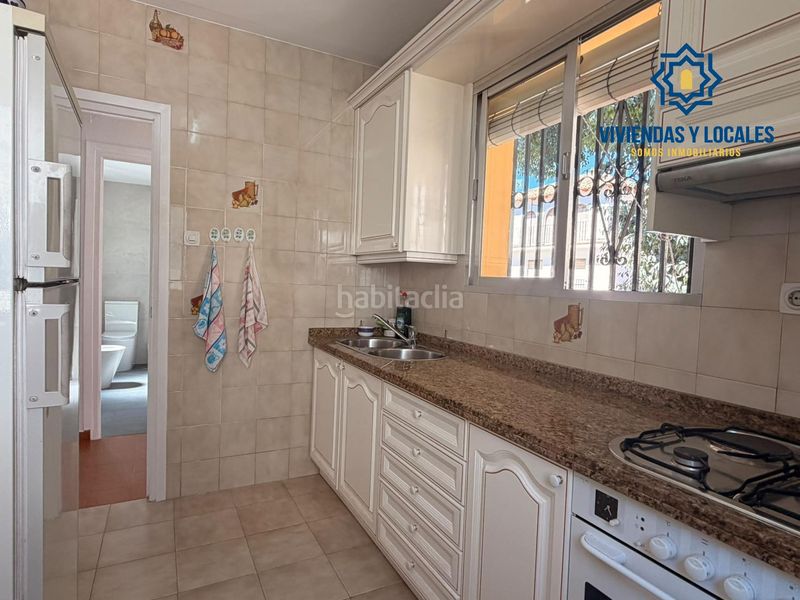 Foto bffcc231-2cb9-46ca-ba9a-cc395c8f4a49. Alquiler casa disponible casa con patio en carretera de la sierra en Granada