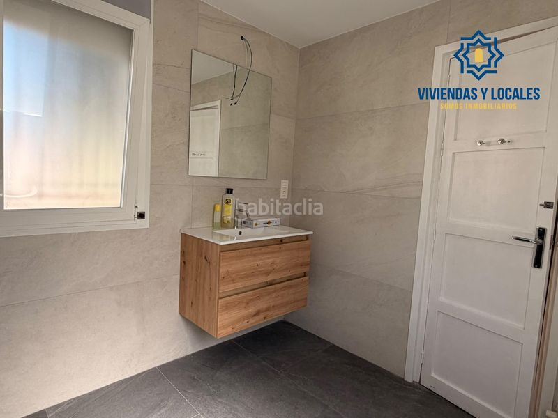 Foto e60a9b71-ecb7-4cfa-b326-5f2a91e3cd03. Alquiler casa disponible casa con patio en carretera de la sierra en Granada