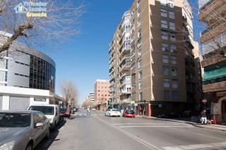 Parking coche en Calle las flores c. Cochera doble cerrada en calle las flores