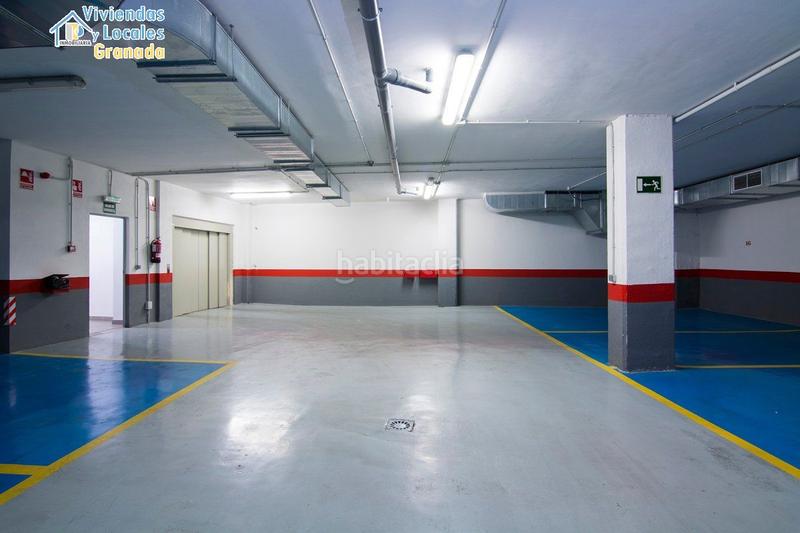 Foto d825c9e0-c7eb-4aa6-a9d8-e604001bb1f6. Parking voiture dans Camino de Ronda Granada