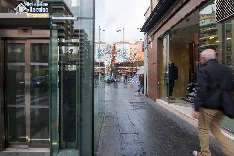 Foto e87254bc-9ae4-4ce9-8b8f-b2c978337e12. Parking voiture dans Camino de Ronda Granada