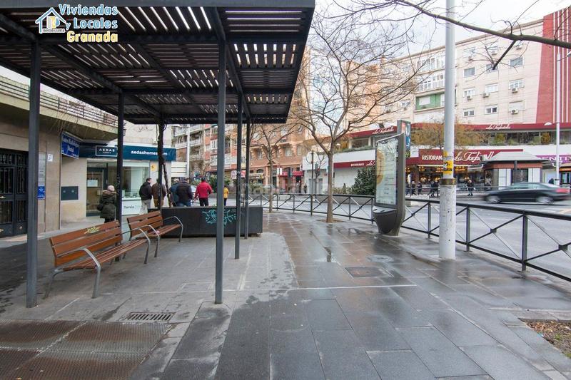 Foto f256030c-2b6b-4339-8725-1247112a4990. Parking voiture dans Camino de Ronda Granada