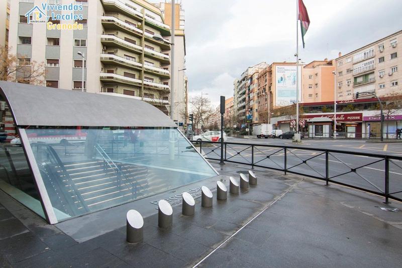 Foto fbef1be1-3135-4d3a-bfd4-f7bfc0d2bea0. Parking voiture dans Camino de Ronda Granada