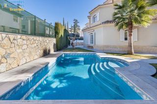 Chalet à Camino de los Neveros - Serrallo. Exclusivo chalet en granada capital