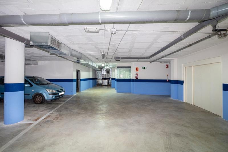 Foto c11bf452-15d4-4840-a625-b76ee70f17f2. Parking coche oportunidad. plazas de garaje en venta en pleno centro de . junto parada de metro en Albolote