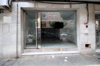 Lloguer Local Comercial  Calle calzada de castro. Local en calzada de castro recien reformado.