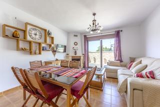 Pis  Empedrado. Dos dormitorios y un baos en benecid